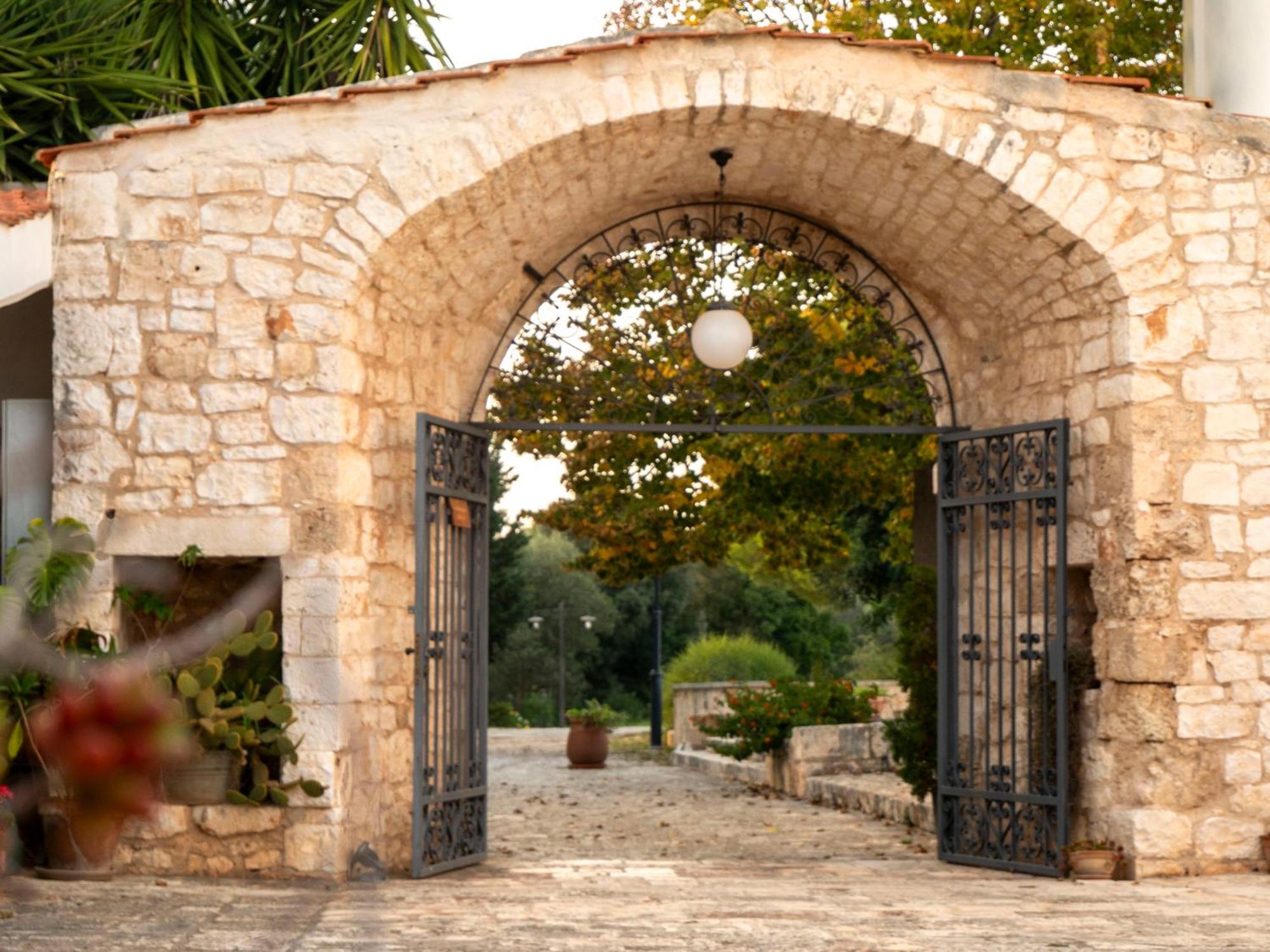 Masseria Del Crocifisso โปลีญาโนอามาเร ภายนอก รูปภาพ